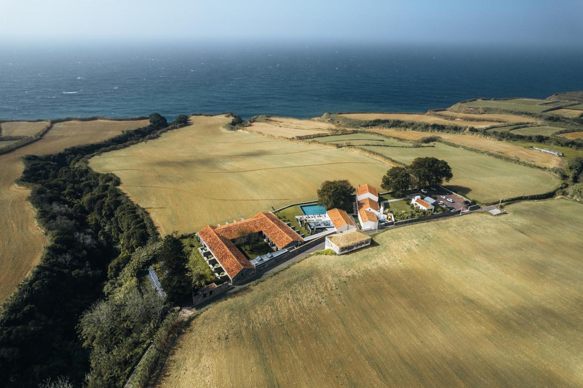Sensi Azores Nature And Spa Ginetes 외부 사진 Aerial view of the village