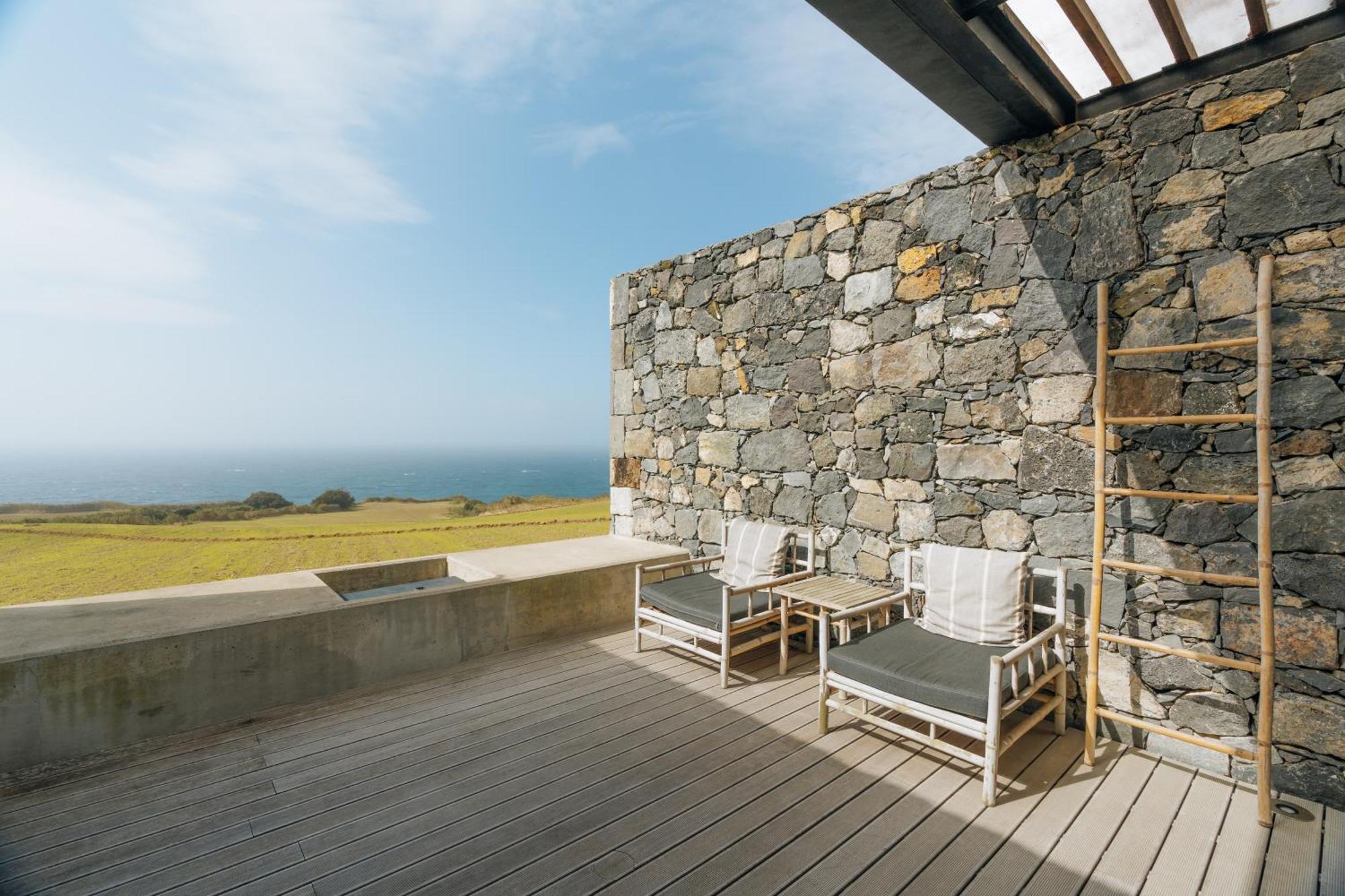 Sensi Azores Nature And Spa Ginetes 객실 사진 The hotel's terrace