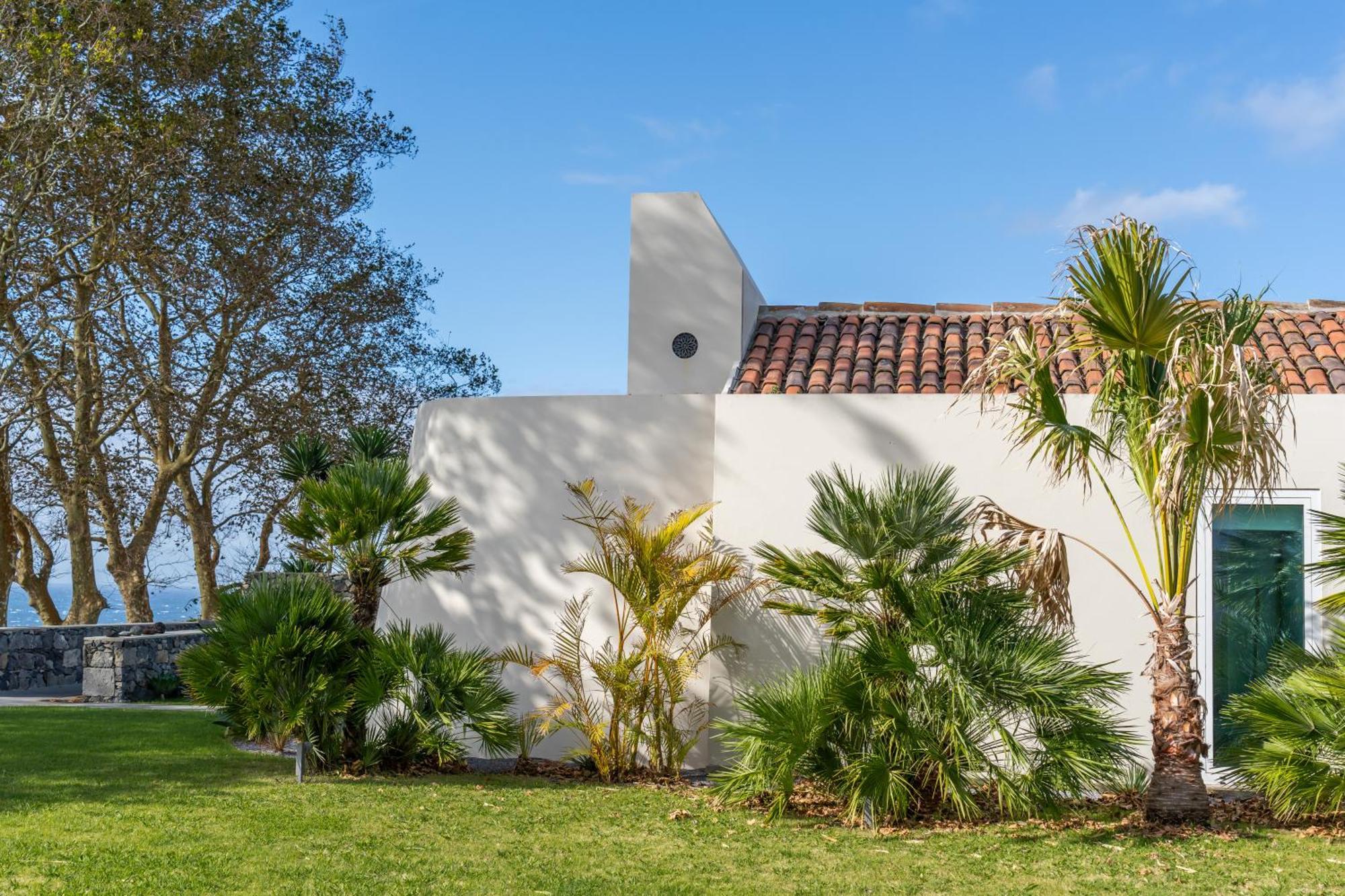 Sensi Azores Nature And Spa Ginetes 객실 사진 The house of the artist in 2019